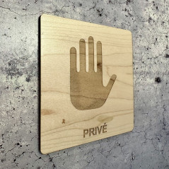 Plaque en bois en gravure privé avec main