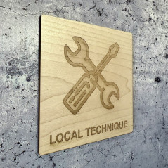 Plaque en bois gravé local technique