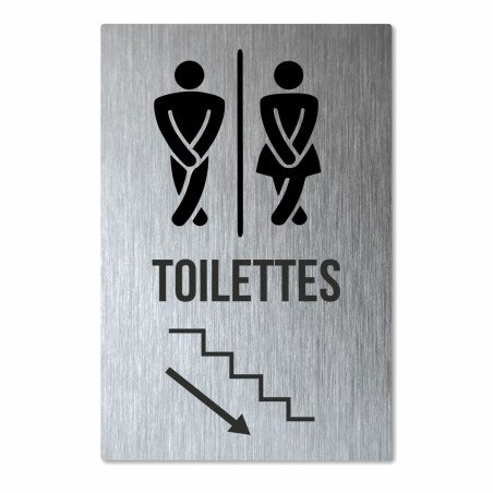 Panneau toilettes en bas de l'escalier
