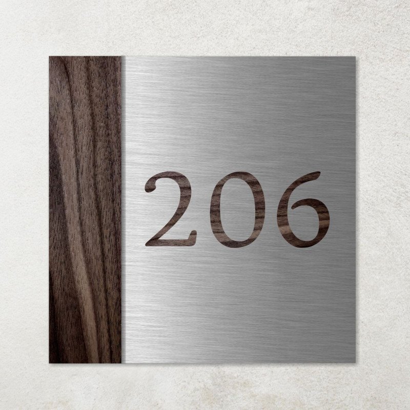 Plaque en métal et bois numérotation sur mesure