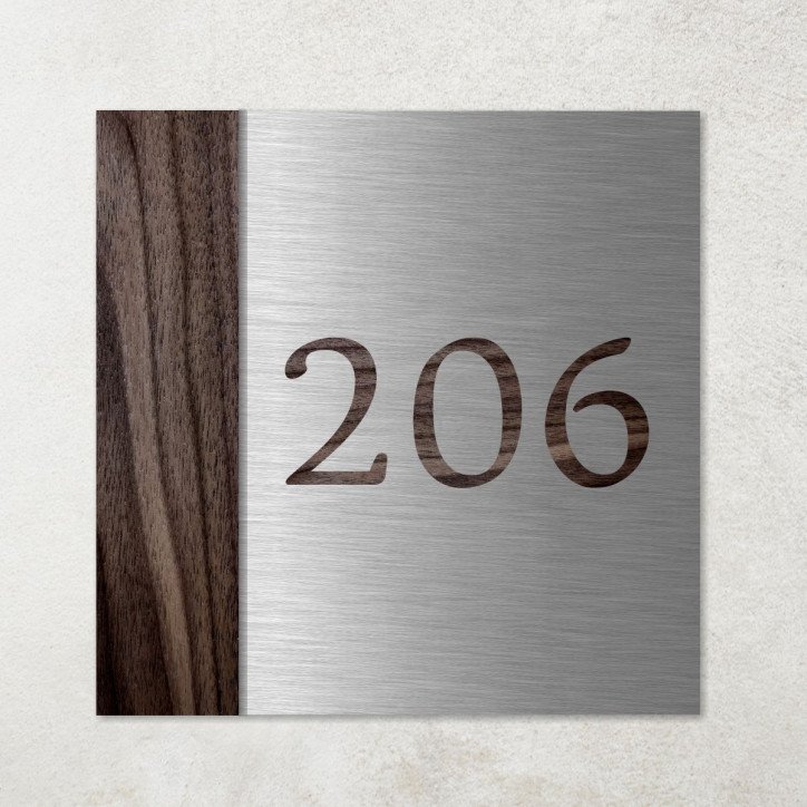 Plaque en métal et bois numérotation sur mesure
