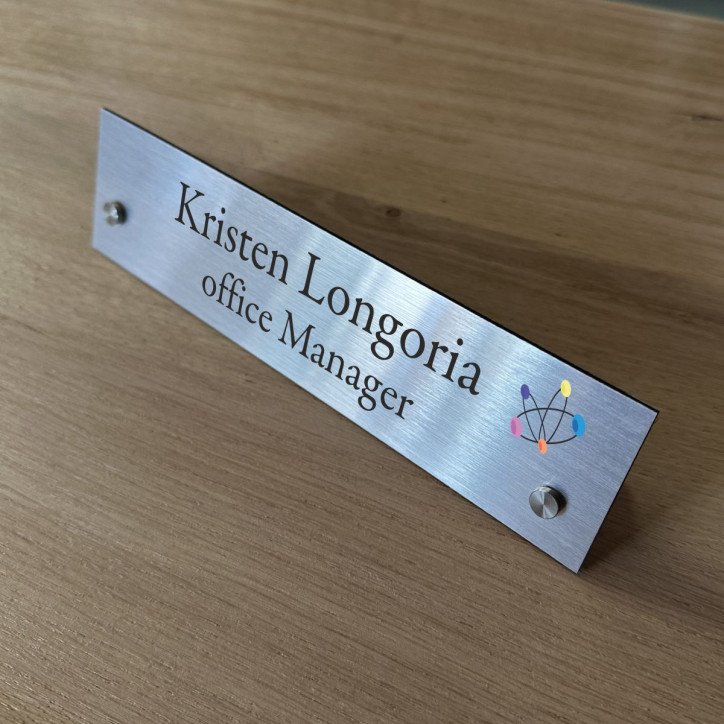 Porte-Nom Personnalisé en aluminium brossé pour Bureau Moderne Porte-Nom Personnalisé en aluminium brossé pour Bureau Moderne