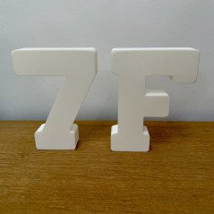 Des lettres et chiffres autoportés en 22 couleurs vibrante