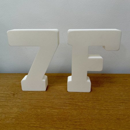 Lettres et chiffres auto portés